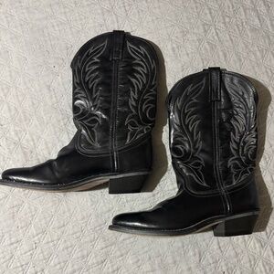 LAREDO- Black Western Cowboy Boots with Embroidered Design